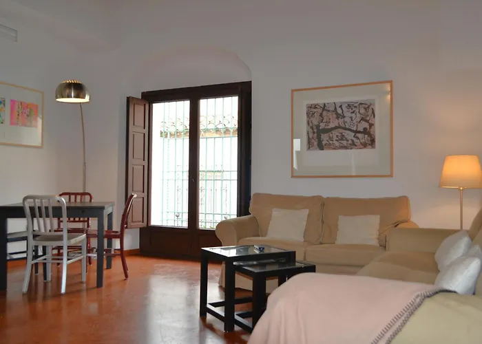 Sunshine Patio De La Hoguera